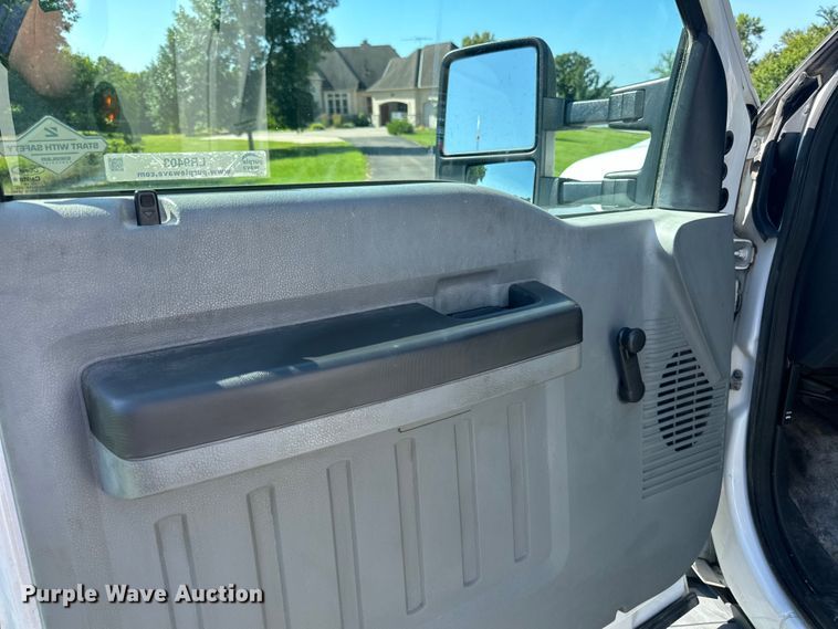 image for item LR9403 2013 Ford  F550 Super Duty XL utility / service truck