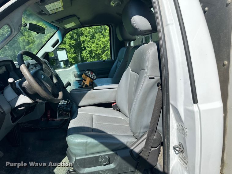 image for item LR9403 2013 Ford  F550 Super Duty XL utility / service truck