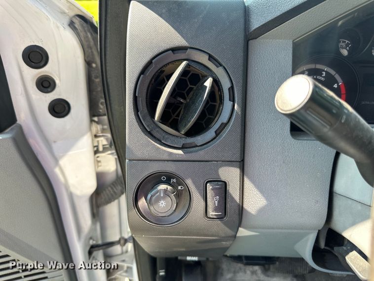 image for item LR9403 2013 Ford  F550 Super Duty XL utility / service truck