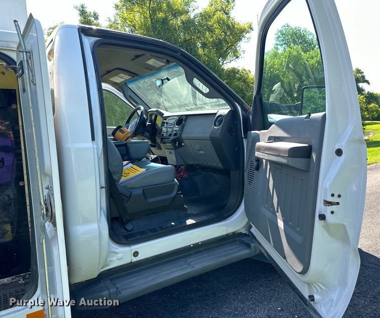 image for item LR9403 2013 Ford  F550 Super Duty XL utility / service truck