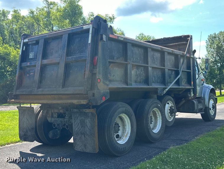 image for item LR9404 1999 International  F4900 dump truck