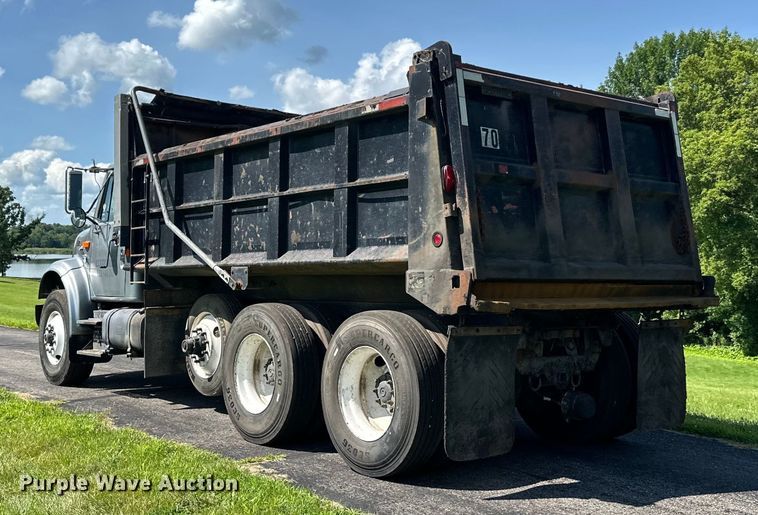 image for item LR9404 1999 International  F4900 dump truck