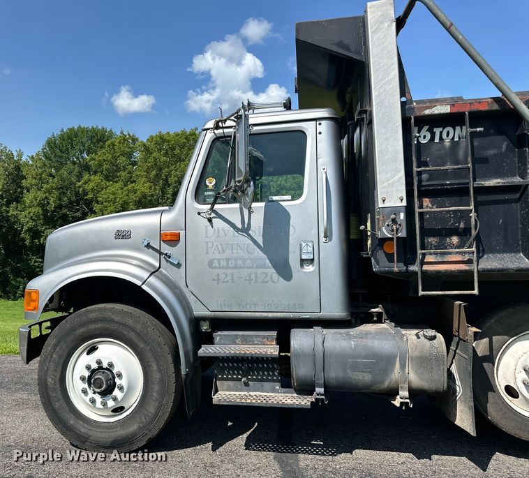 image for item LR9404 1999 International  F4900 dump truck
