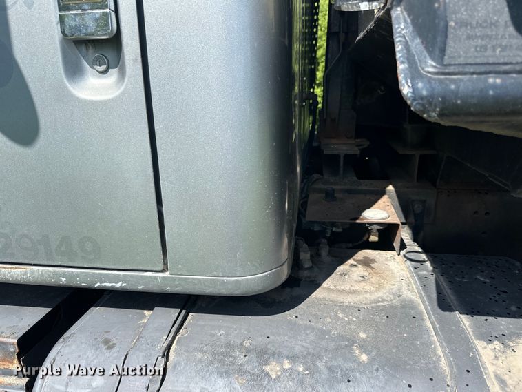 image for item LR9404 1999 International  F4900 dump truck