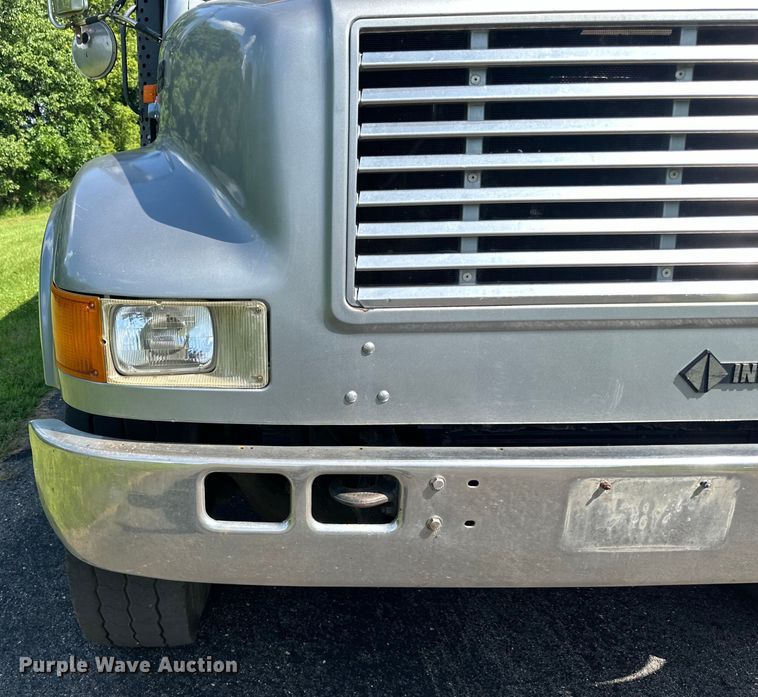 image for item LR9404 1999 International  F4900 dump truck