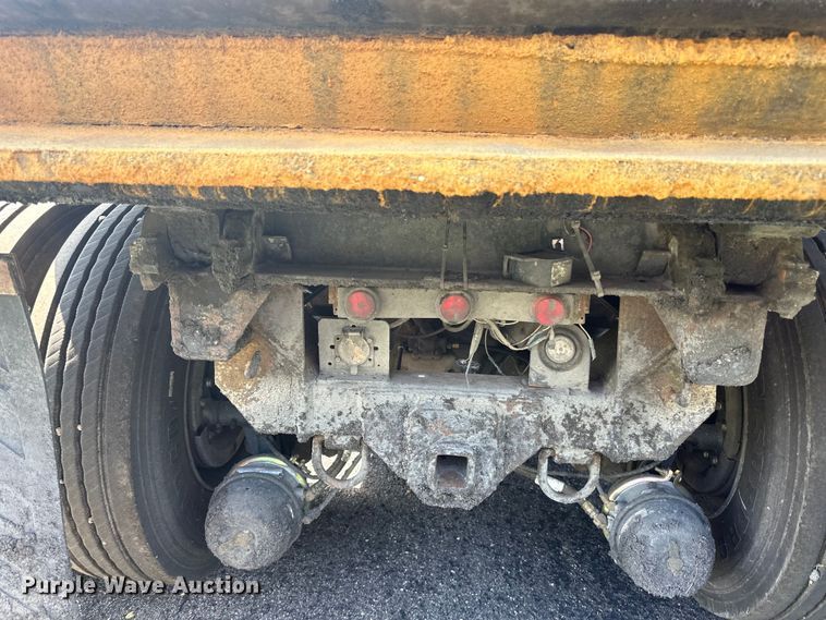 image for item LR9404 1999 International  F4900 dump truck