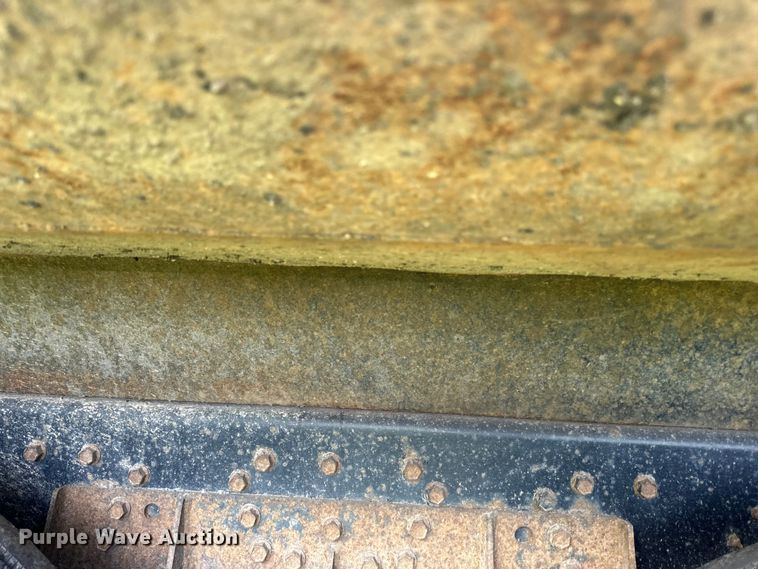 image for item LR9404 1999 International  F4900 dump truck