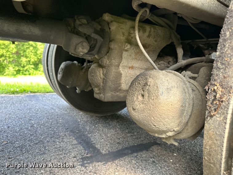 image for item LR9404 1999 International  F4900 dump truck