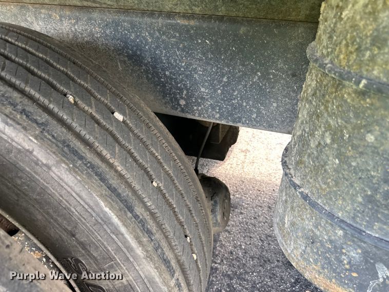 image for item LR9404 1999 International  F4900 dump truck