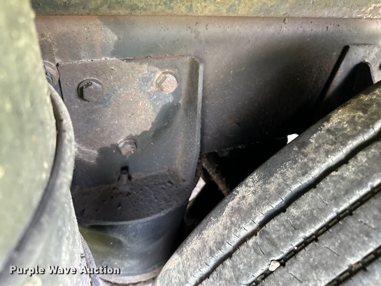 image for item LR9404 1999 International  F4900 dump truck