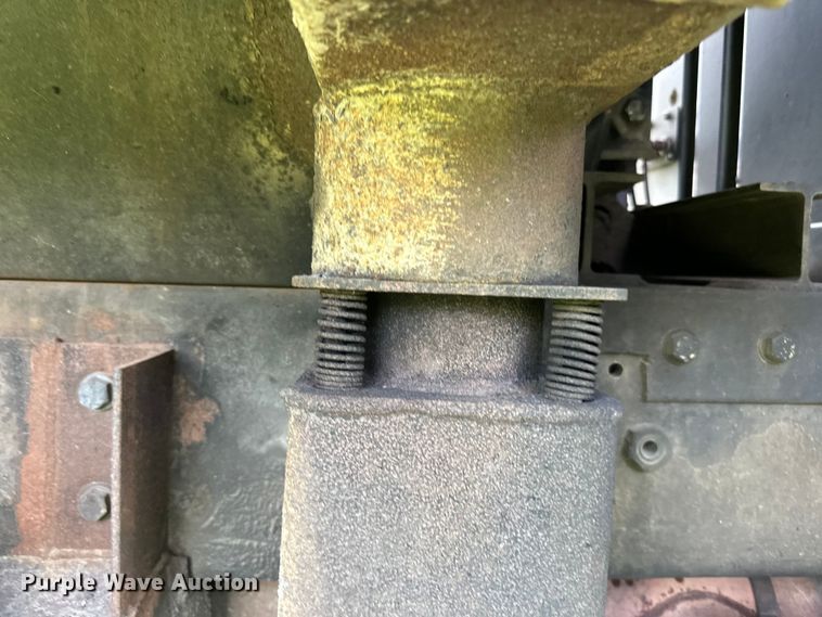 image for item LR9404 1999 International  F4900 dump truck