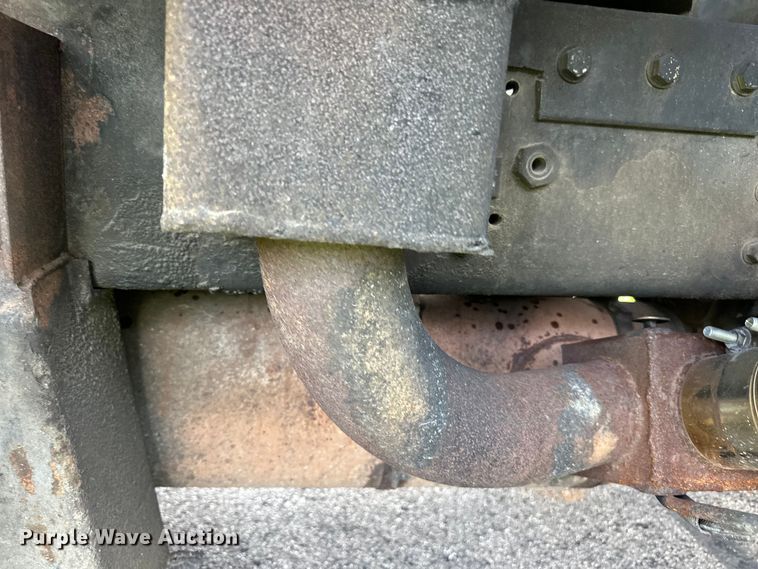 image for item LR9404 1999 International  F4900 dump truck