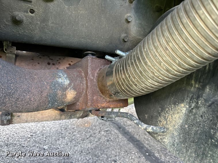 image for item LR9404 1999 International  F4900 dump truck