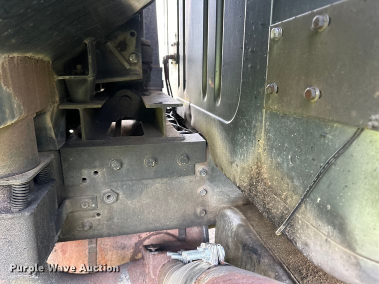 image for item LR9404 1999 International  F4900 dump truck