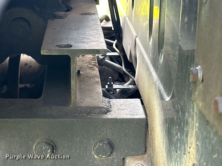 image for item LR9404 1999 International  F4900 dump truck