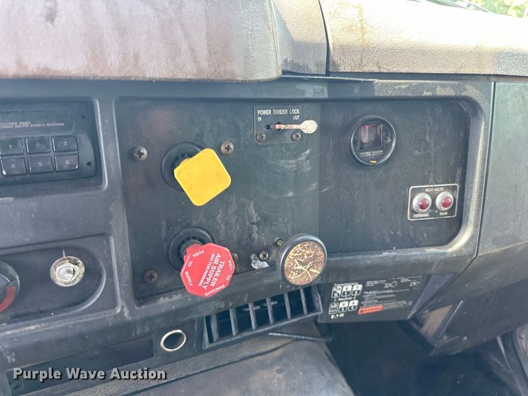 image for item LR9404 1999 International  F4900 dump truck