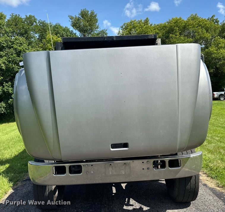 image for item LR9404 1999 International  F4900 dump truck