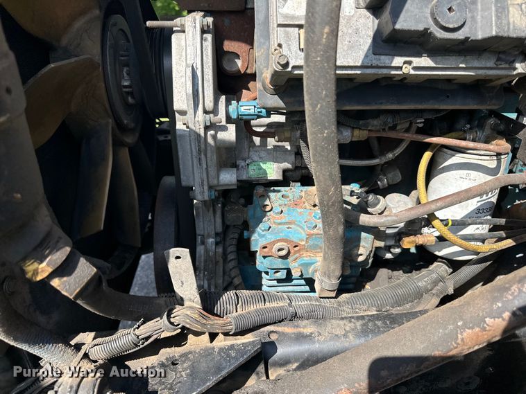 image for item LR9404 1999 International  F4900 dump truck