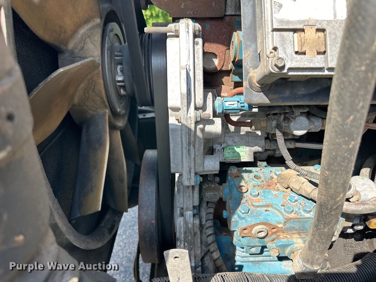 image for item LR9404 1999 International  F4900 dump truck