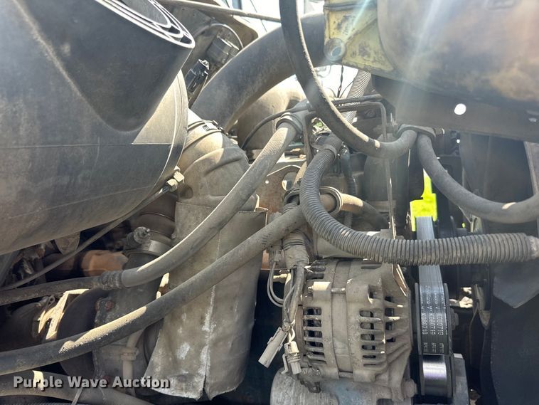 image for item LR9404 1999 International  F4900 dump truck