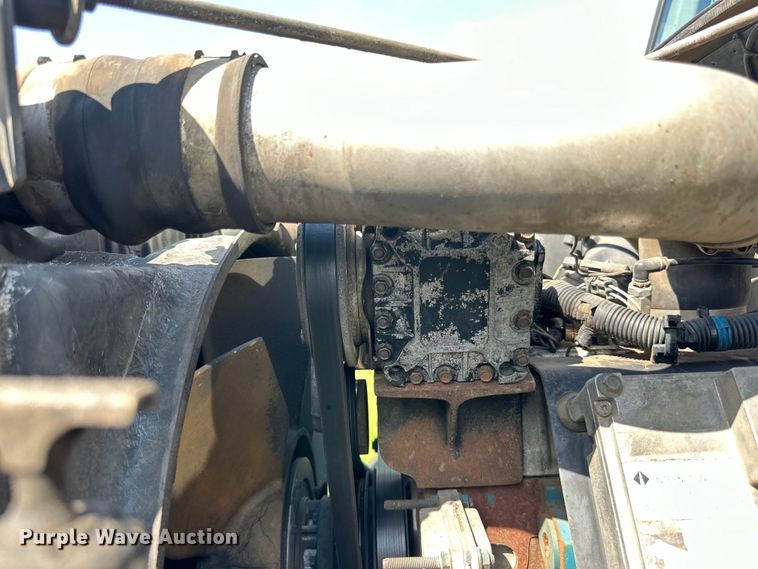 image for item LR9404 1999 International  F4900 dump truck