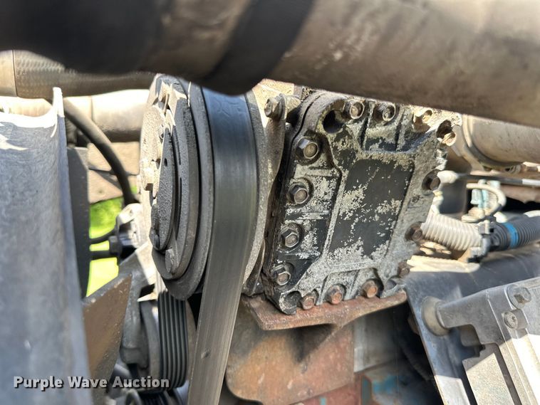 image for item LR9404 1999 International  F4900 dump truck