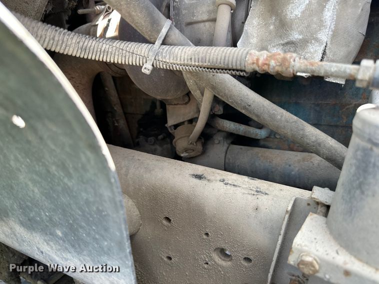 image for item LR9404 1999 International  F4900 dump truck