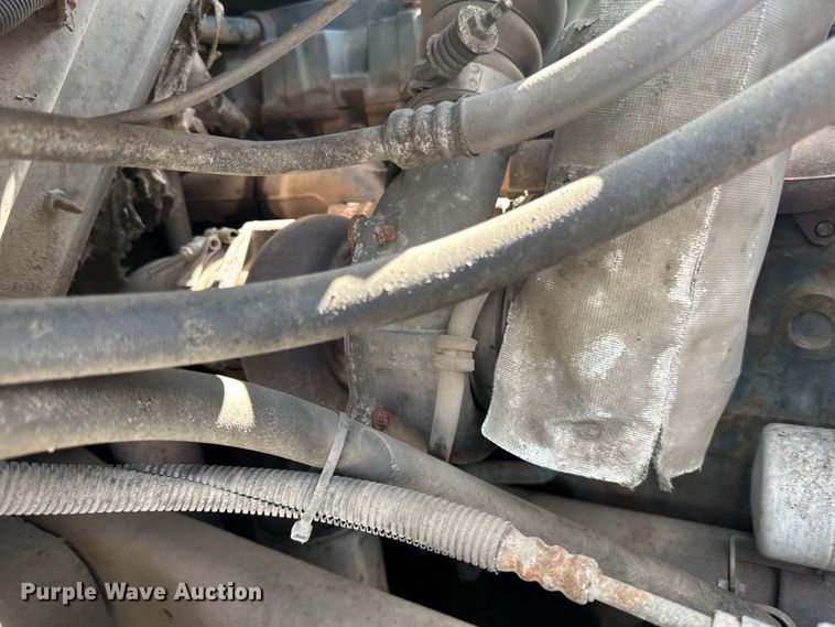 image for item LR9404 1999 International  F4900 dump truck