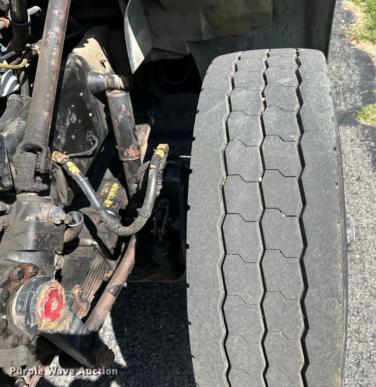 image for item LR9404 1999 International  F4900 dump truck