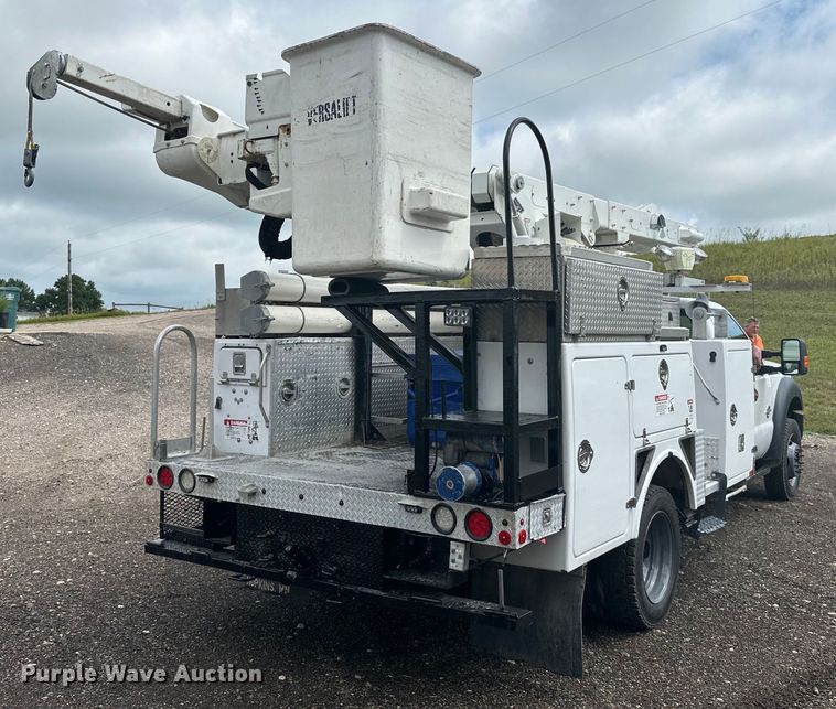 image for item LR9427 2013 Ford  F550 bucket truck
