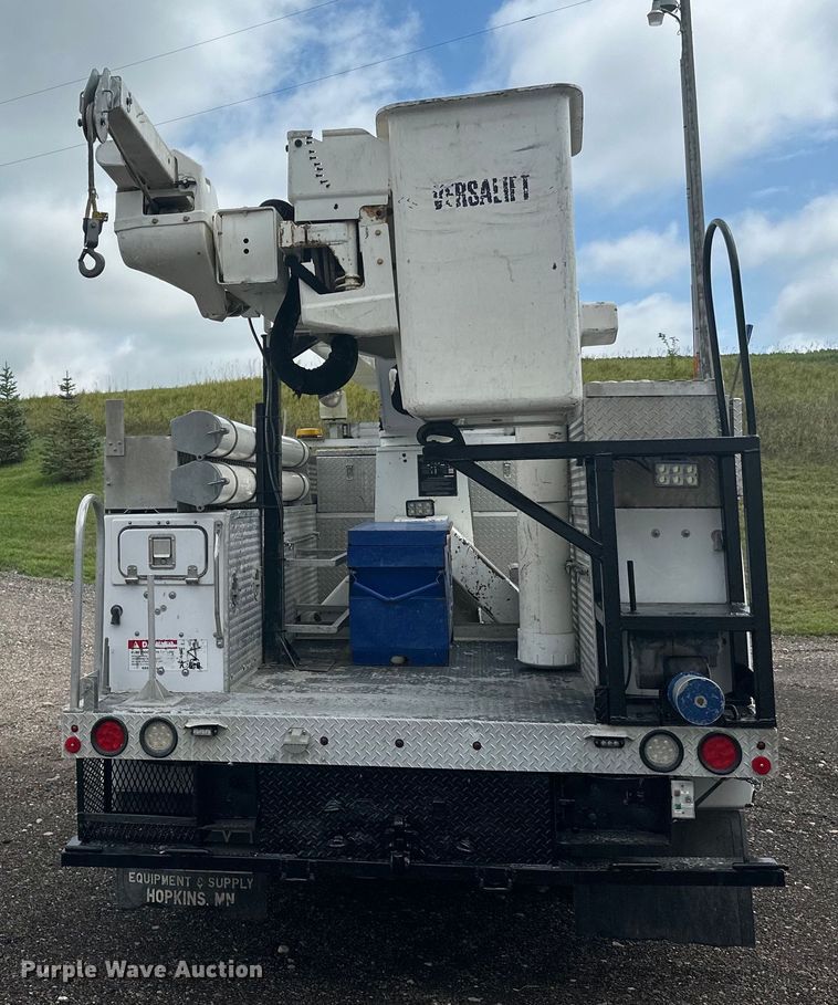 image for item LR9427 2013 Ford  F550 bucket truck