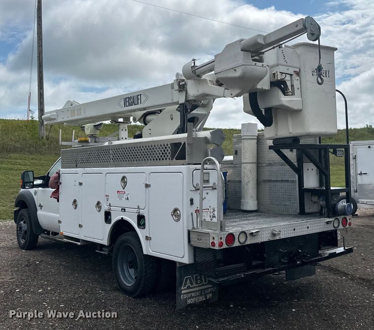 image for item LR9427 2013 Ford  F550 bucket truck