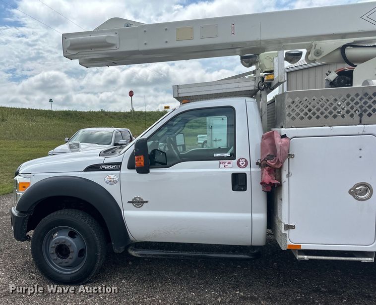 image for item LR9427 2013 Ford  F550 bucket truck