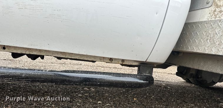 image for item LR9427 2013 Ford  F550 bucket truck