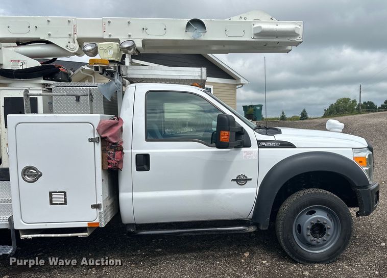 image for item LR9427 2013 Ford  F550 bucket truck
