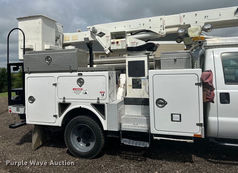 image for item LR9427 2013 Ford  F550 bucket truck