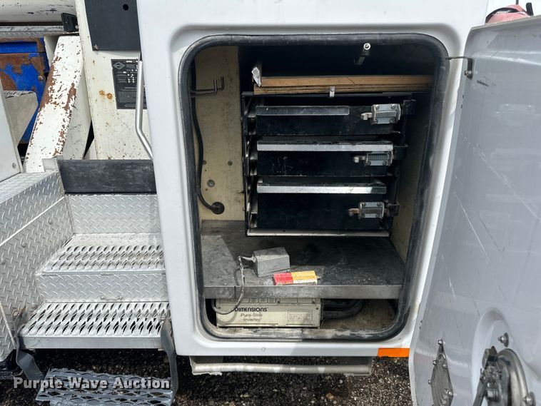 image for item LR9427 2013 Ford  F550 bucket truck