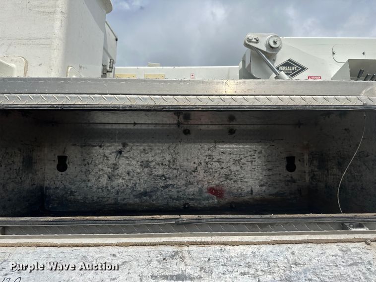 image for item LR9427 2013 Ford  F550 bucket truck