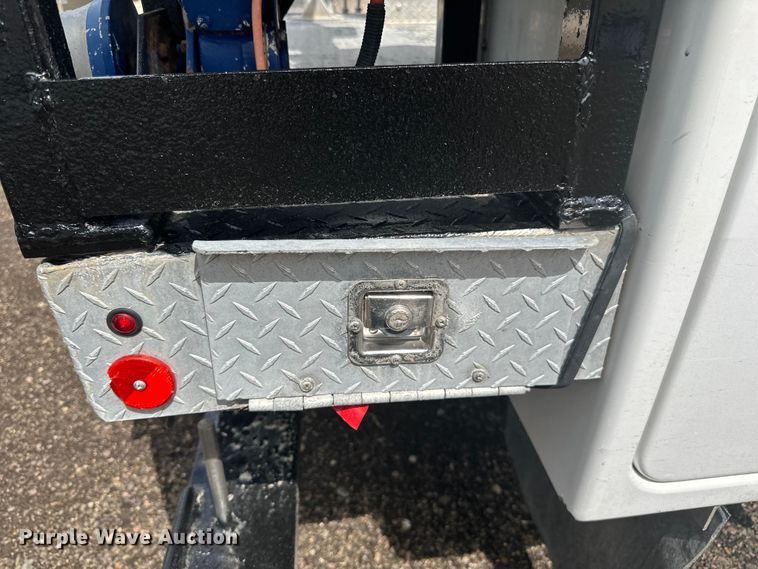 image for item LR9427 2013 Ford  F550 bucket truck