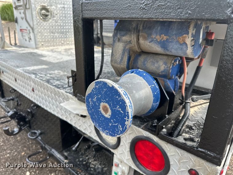 image for item LR9427 2013 Ford  F550 bucket truck