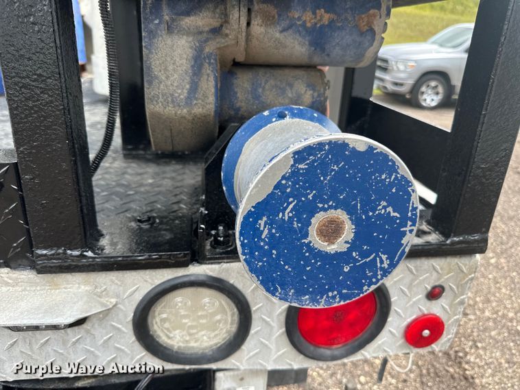 image for item LR9427 2013 Ford  F550 bucket truck