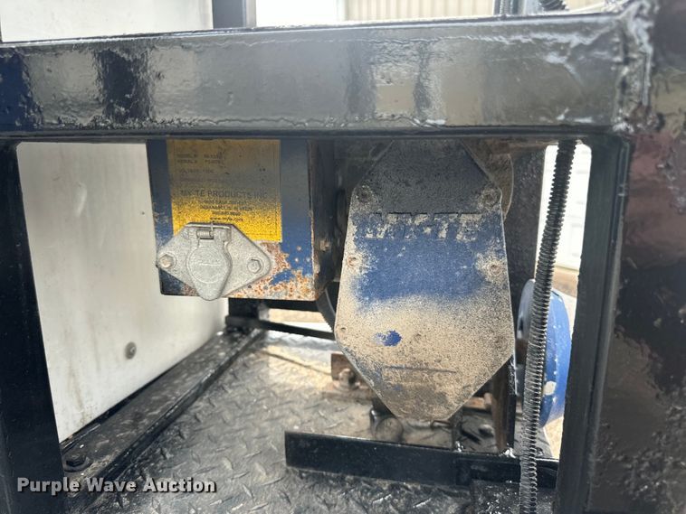 image for item LR9427 2013 Ford  F550 bucket truck