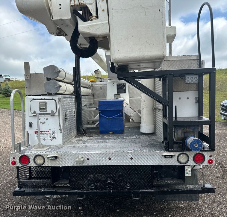 image for item LR9427 2013 Ford  F550 bucket truck