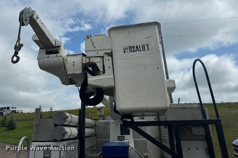 image for item LR9427 2013 Ford  F550 bucket truck