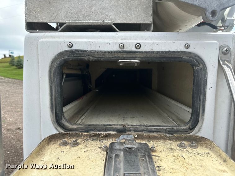 image for item LR9427 2013 Ford  F550 bucket truck