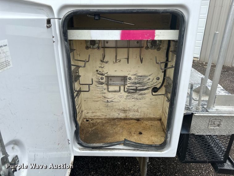 image for item LR9427 2013 Ford  F550 bucket truck