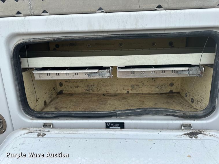 image for item LR9427 2013 Ford  F550 bucket truck