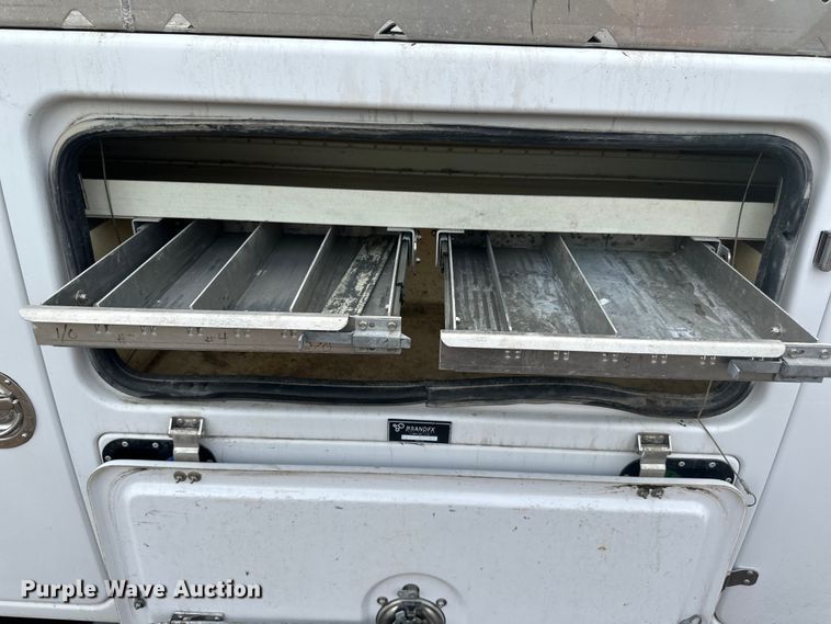 image for item LR9427 2013 Ford  F550 bucket truck