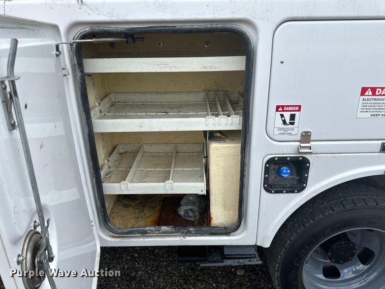 image for item LR9427 2013 Ford  F550 bucket truck