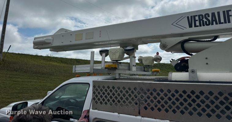 image for item LR9427 2013 Ford  F550 bucket truck